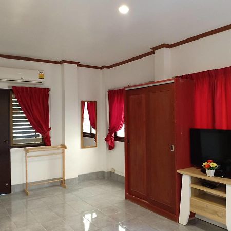 Kookkai House Hostel Patong Buitenkant foto