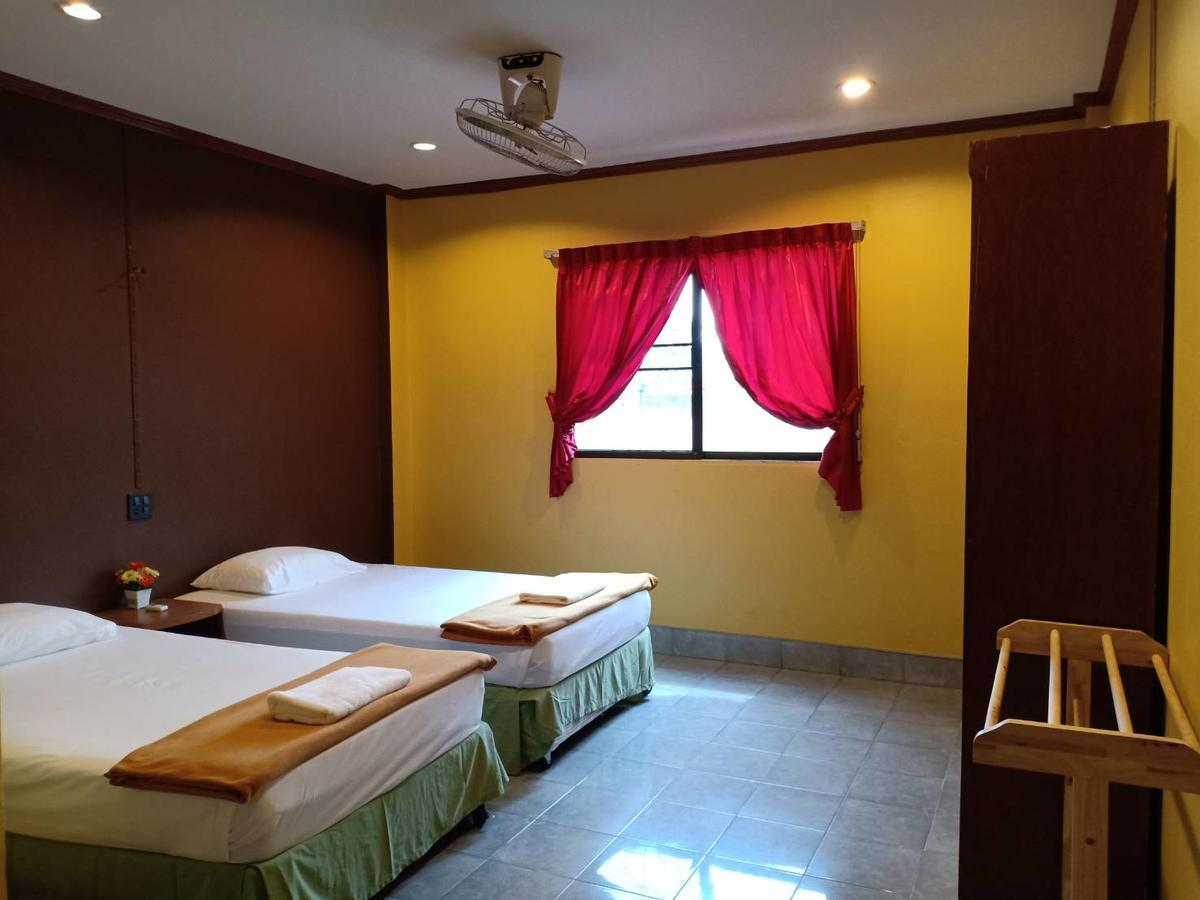 Kookkai House Hostel Patong Buitenkant foto