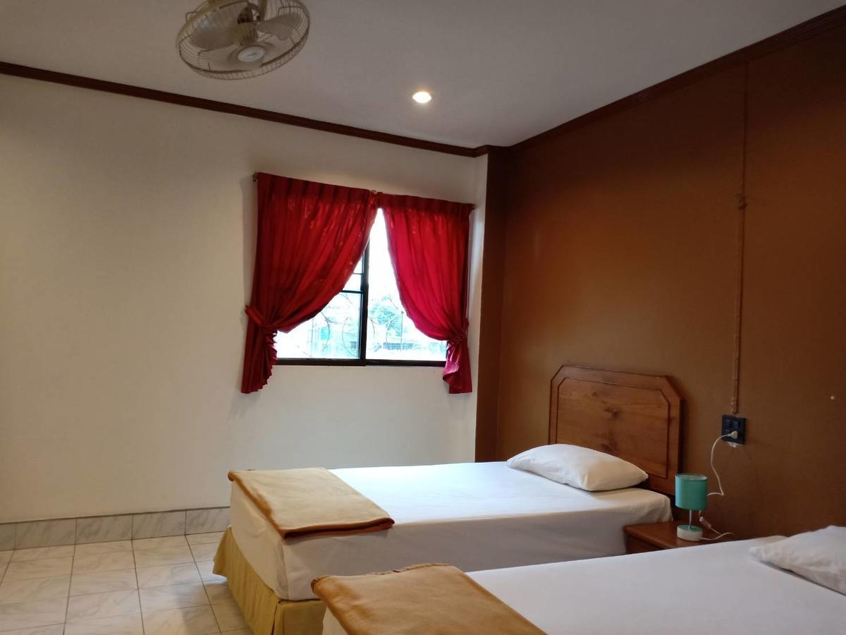 Kookkai House Hostel Patong Buitenkant foto