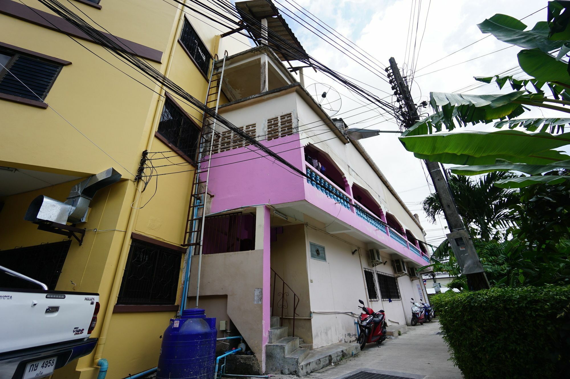 Kookkai House Hostel Patong Buitenkant foto